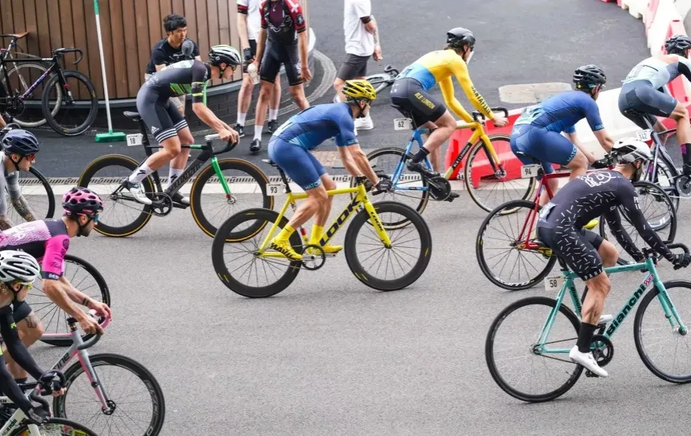 Ile rowerów może jechać w kolumnie? Poznaj ważne przepisy prawne