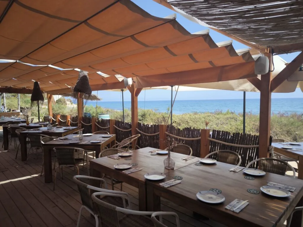 El Sombrerico chiringuito: delicias, eventos y vistas espectaculares