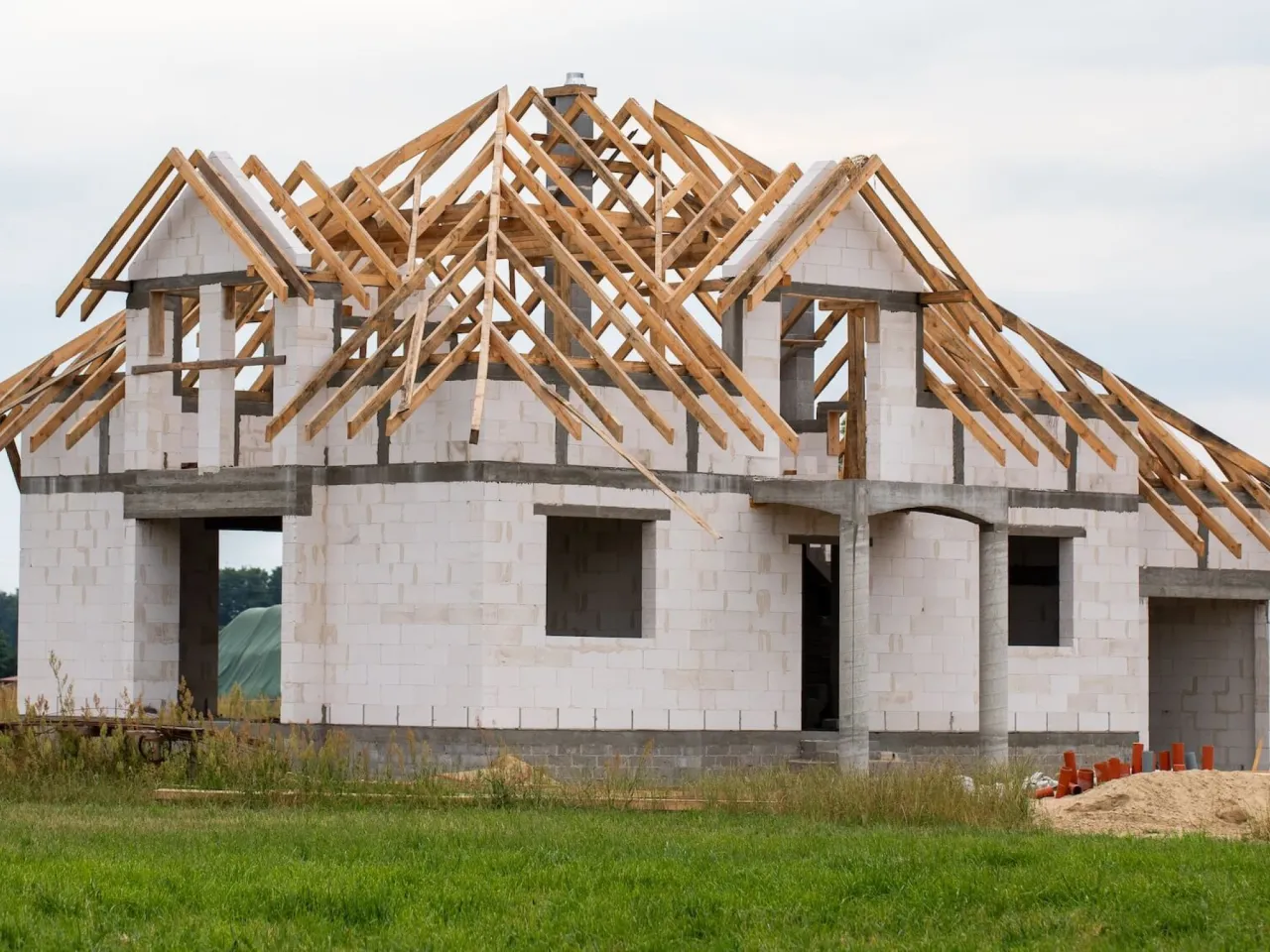 Ile kosztuje budowa willi? Zaskakujące czynniki wpływające na ceny