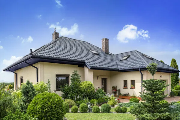 Jaki kolor elewacji do grafitowego dachu i brązowych okien, aby uniknąć błędów?