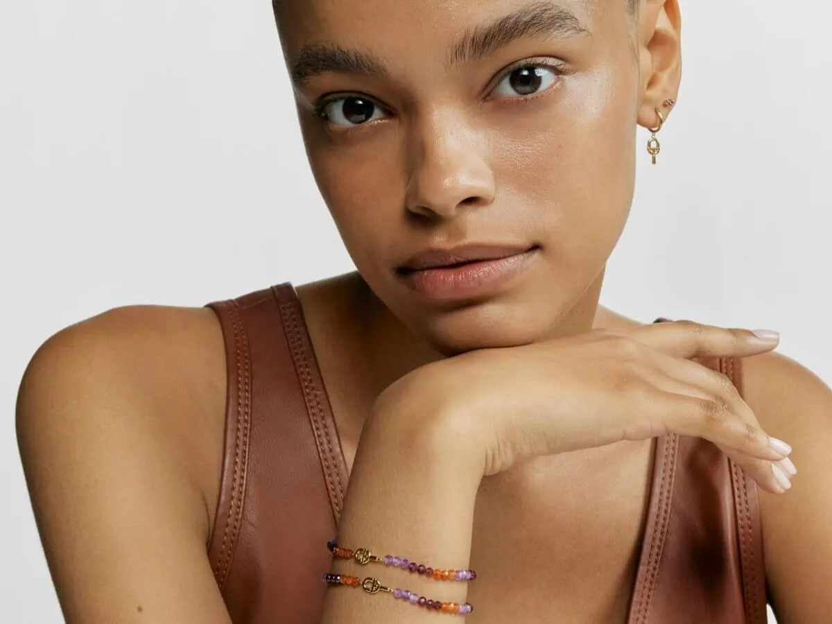 Jak nosić bransoletkę, by wyglądać stylowo i czuć się komfortowo