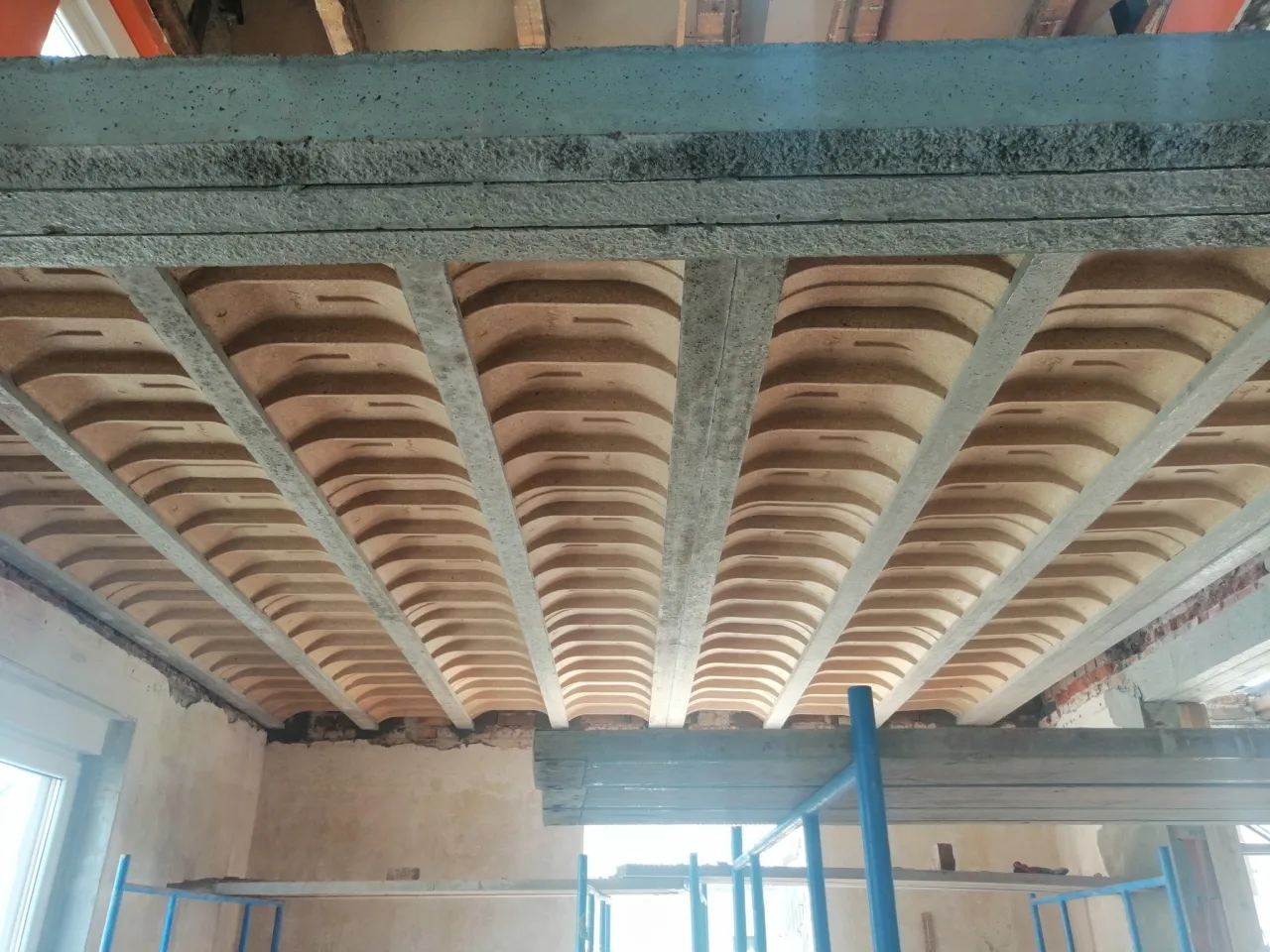 Co to strop? Rodzaje, funkcje i wybór stropu do domu Co to strop? Rodzaje, funkcje i wybór stropu do domu