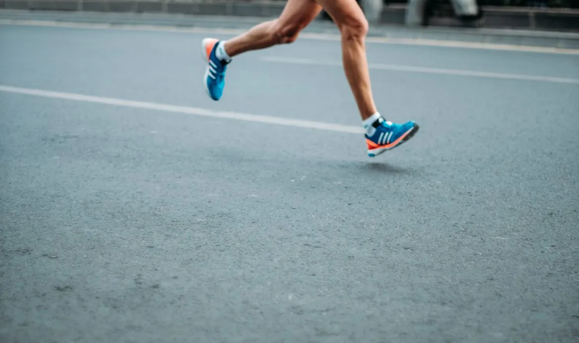 Bieganie a masa mięśniowa: Mit obalony? Zbuduj siłę i wytrzymałość!