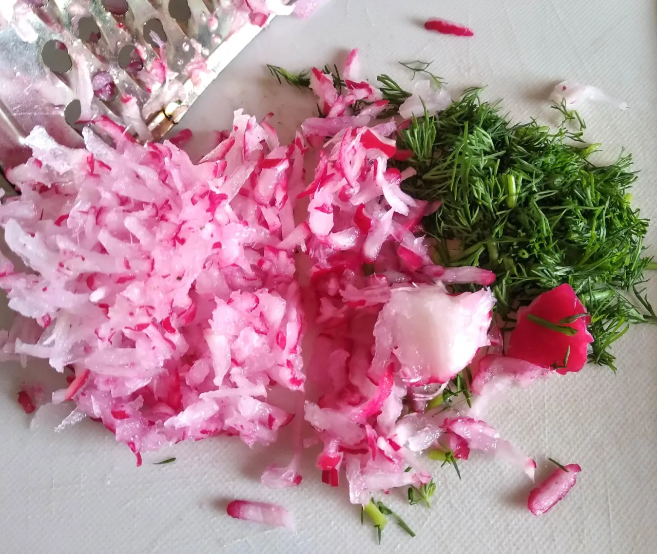 Jak zrobić sałatkę z rzodkiewki – proste przepisy na zdrowe danie Jak zrobić sałatkę z rzodkiewki – proste przepisy na zdrowe danie