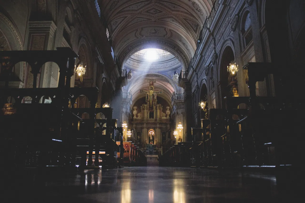 Co to jest kościół święty i dlaczego ma kluczowe znaczenie w wierze? Co to jest kościół święty i dlaczego ma kluczowe znaczenie w wierze?