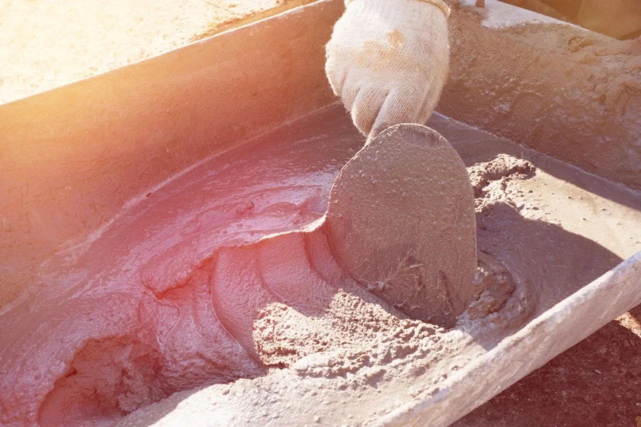 Jaki piasek do cementu? Oto klucz do trwałych i mocnych betonów