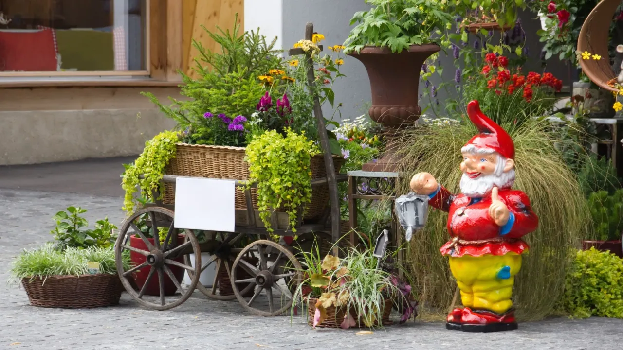Jak jest po niemiecku krasnal ogrodowy? Fascynująca historia i cechy Gartenzwerg