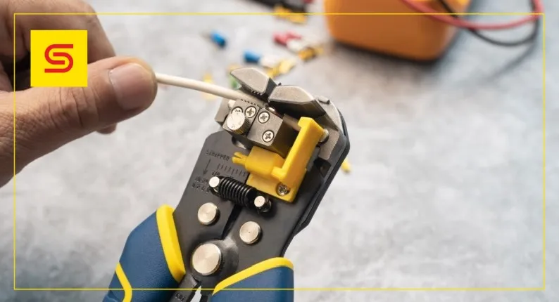 Jaki ściągacz izolacji wybrać, aby uniknąć błędów i strat?