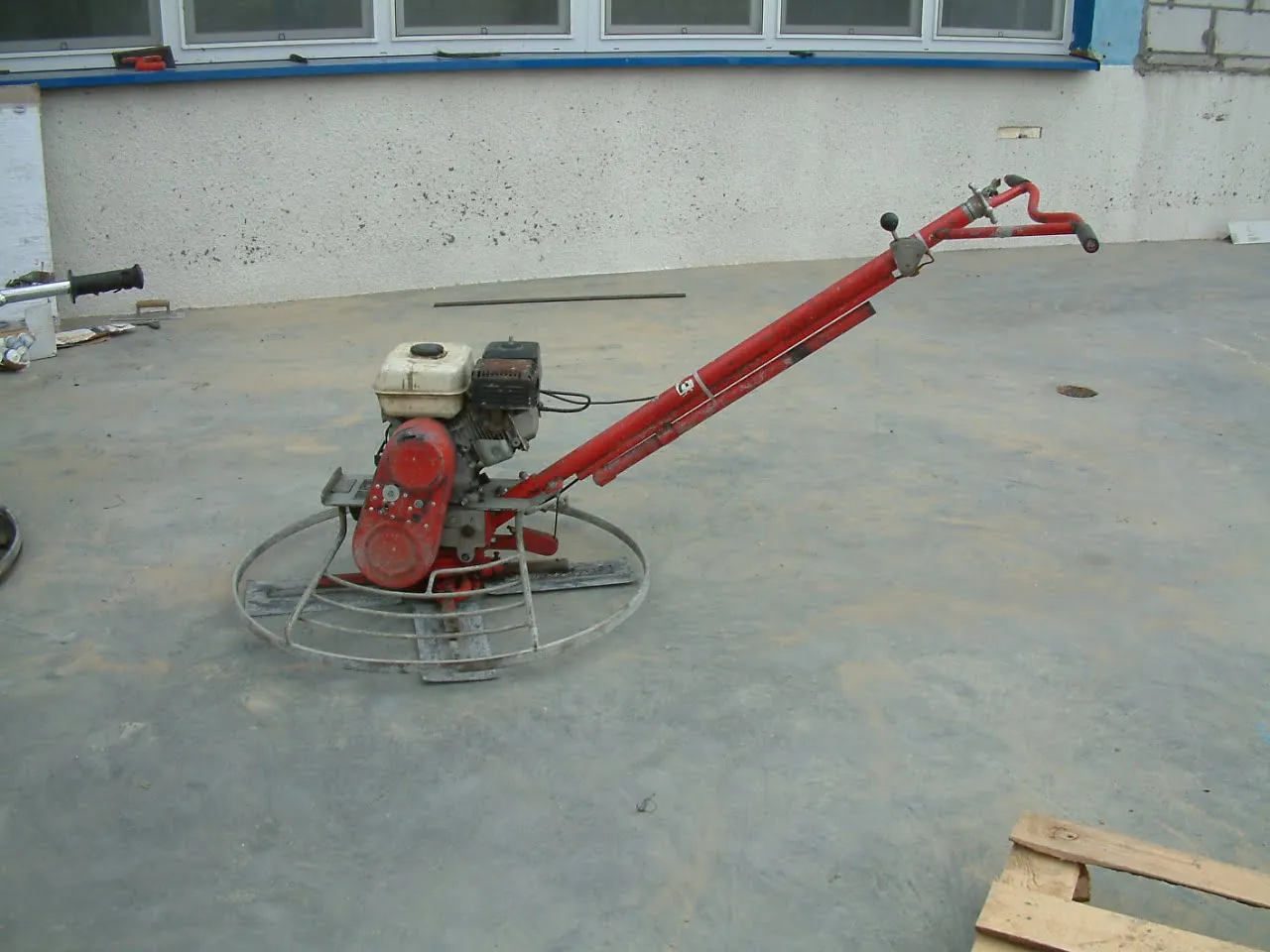 Jak długo schnie wylewka samopoziomująca? Sprawdź, co wpływa na czas schnięcia