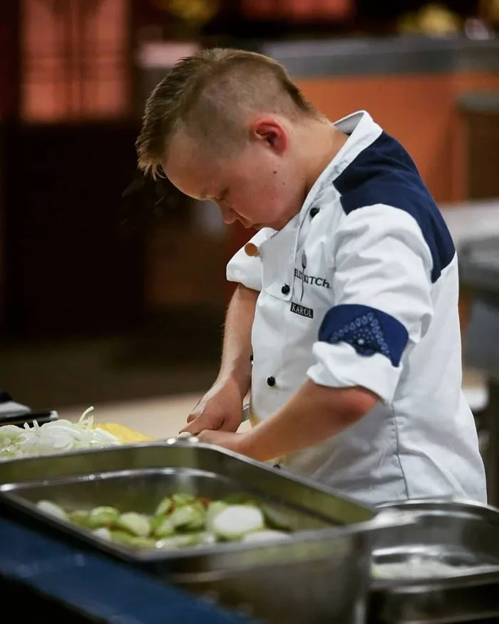 Ile lat ma Karol z Hell's Kitchen? Poznaj wiek uczestnika show