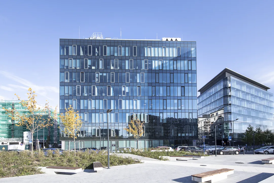 Ocean Plaza: Nowoczesny biurowiec na Placu Gugulskiego 1 w Warszawie