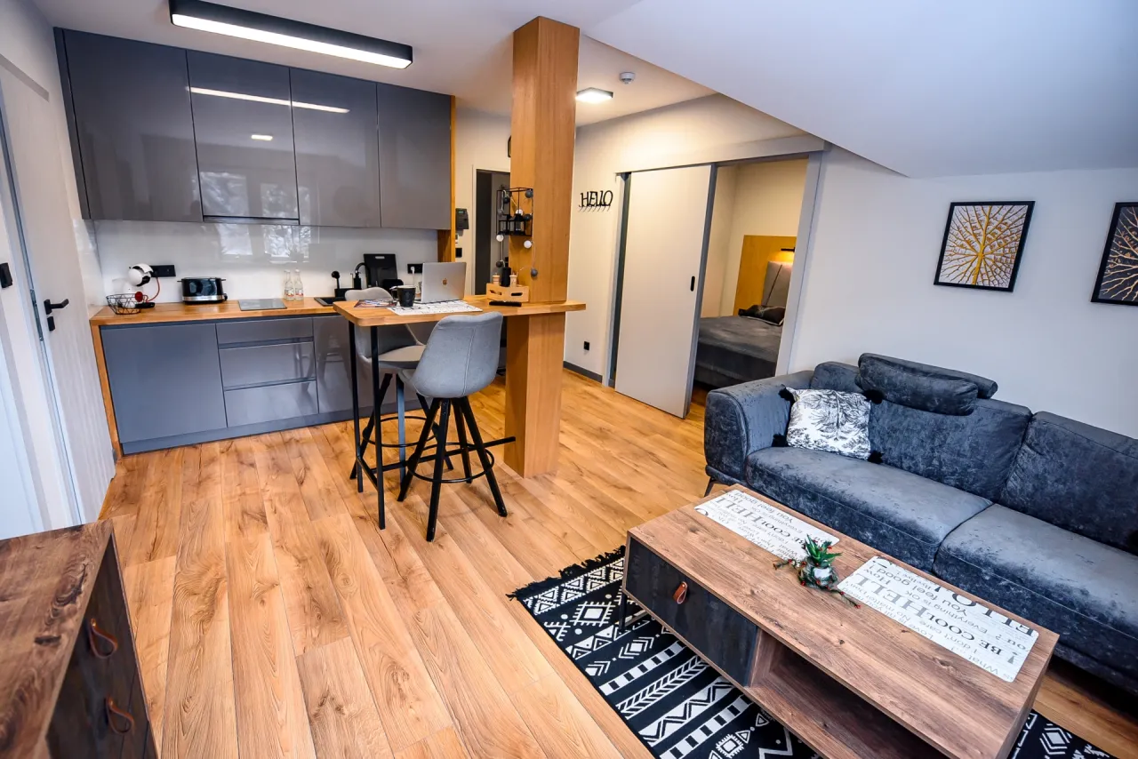 Apartament typu deluxe co to znaczy? Cechy i luksusowe udogodnienia