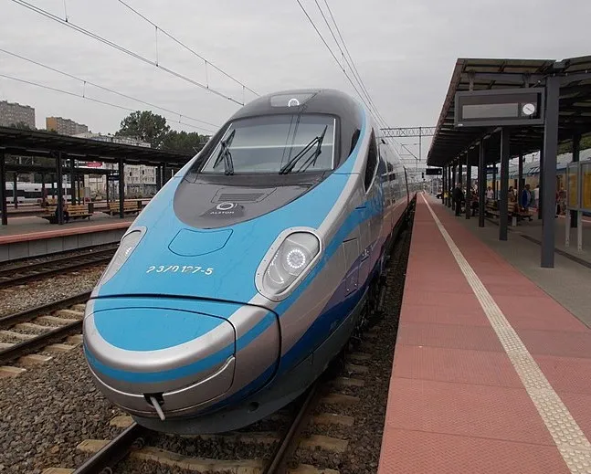 Pendolino w Polsce od kiedy? Zaskakujące fakty o jego debiucie