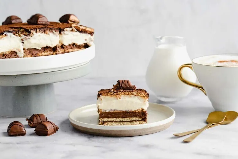 Ciasto jak Kinder Bueno - Pyszny przepis bez pieczenia, który zachwyci