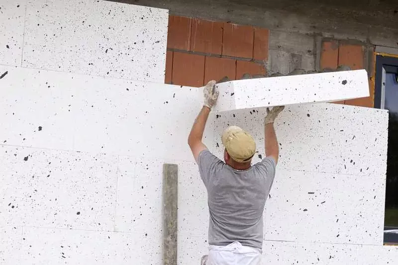 Ile kosztuje ocieplenie domu styropianem? Poznaj wszystkie wydatki i oszczędności