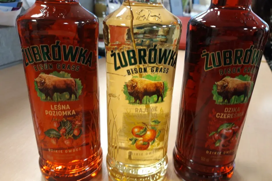 Ile kosztuje karton wódki Żubrówki? Sprawdź ceny i oferty w sklepach