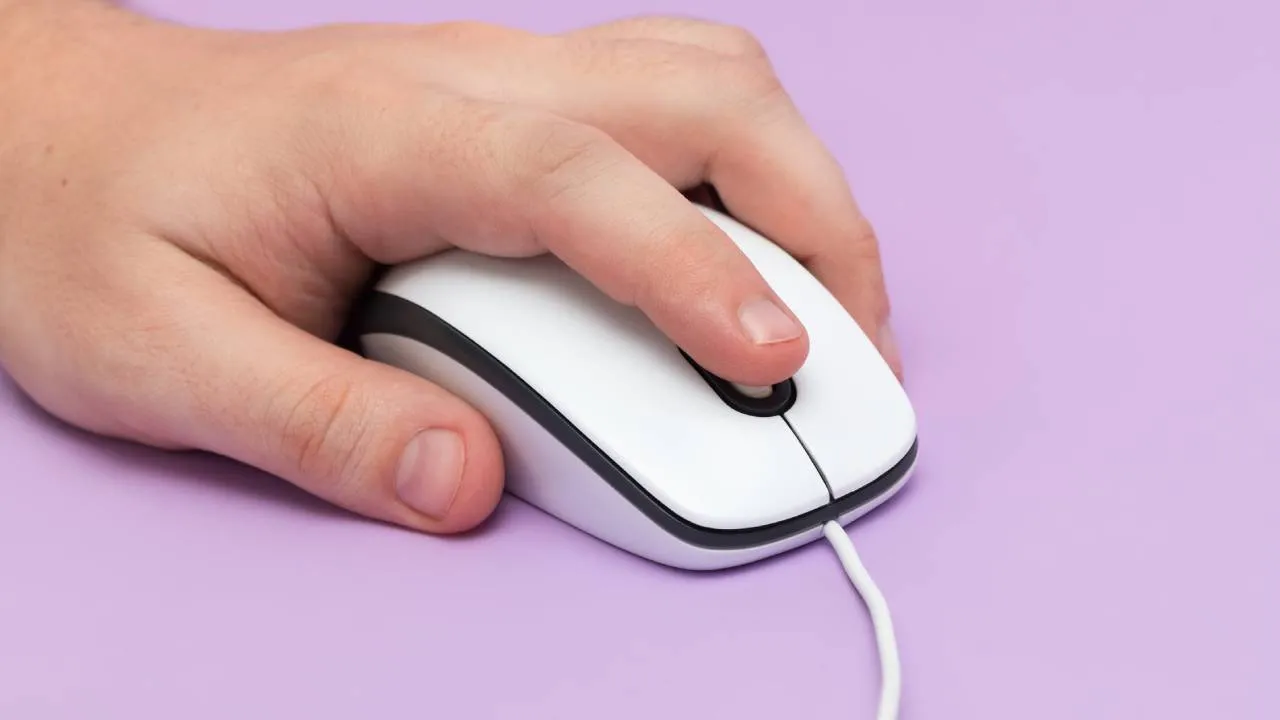 Nie możesz włączyć myszy w laptopie? Sprawdź te proste sposoby!