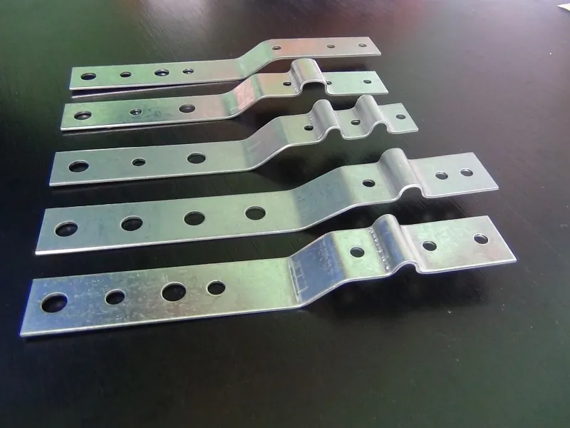 Kotwy montażowe do okien drewnianych – jak zapewnić stabilność i izolację?