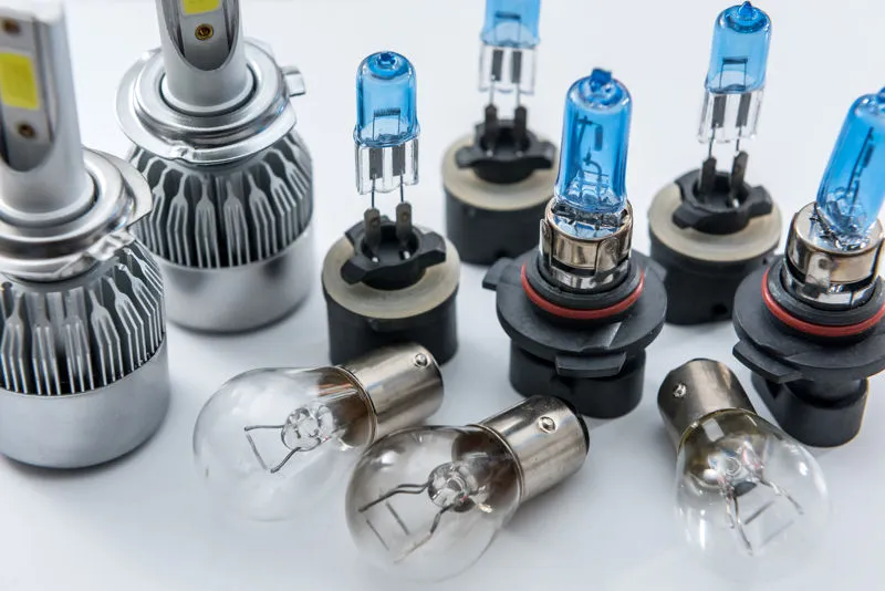 Jakie żarówki do samochodu wybrać? Porównanie typów, zalety i najczęstsze błędy