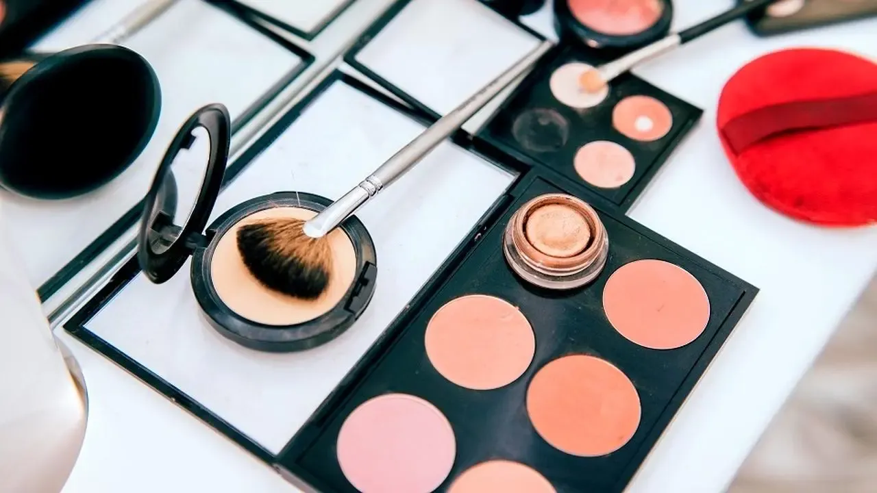 Jak naprawić cienie do powiek i przywrócić ich pierwotny wygląd