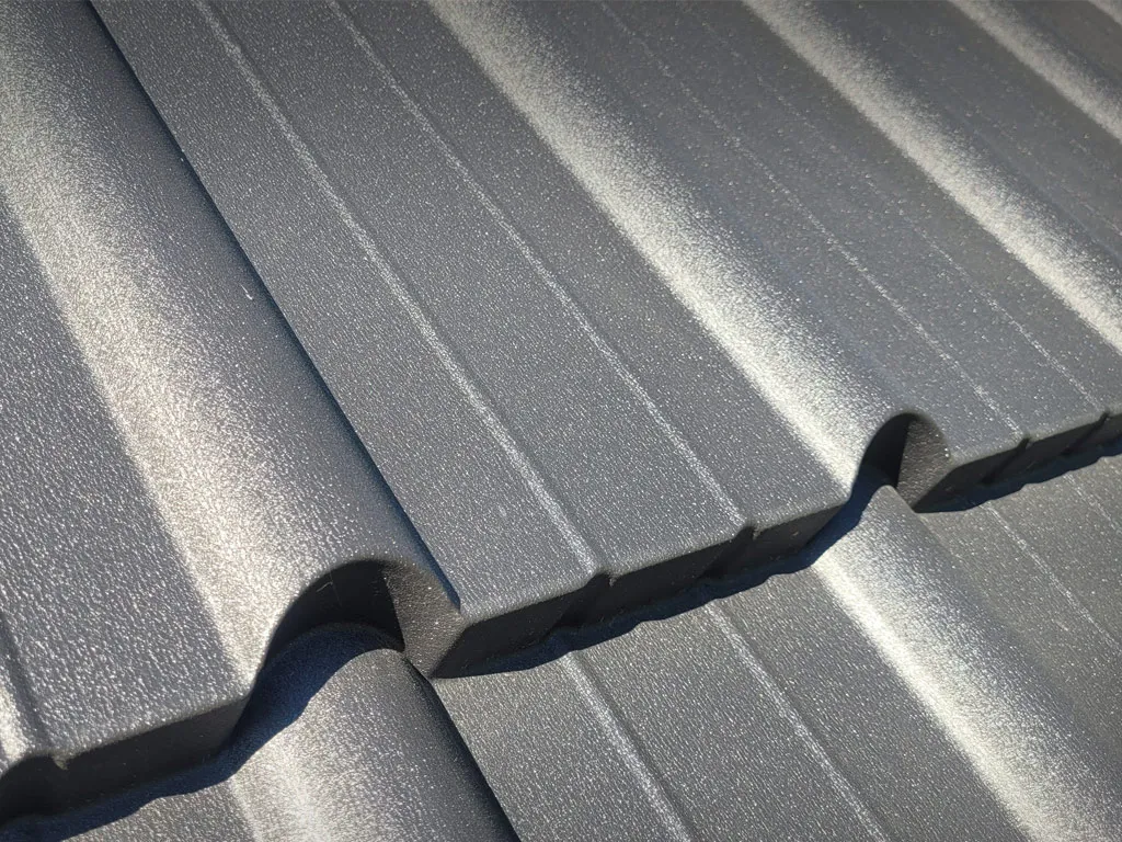 Co lepsze dachówka czy blacha? Porównanie trwałości, kosztów i estetyki