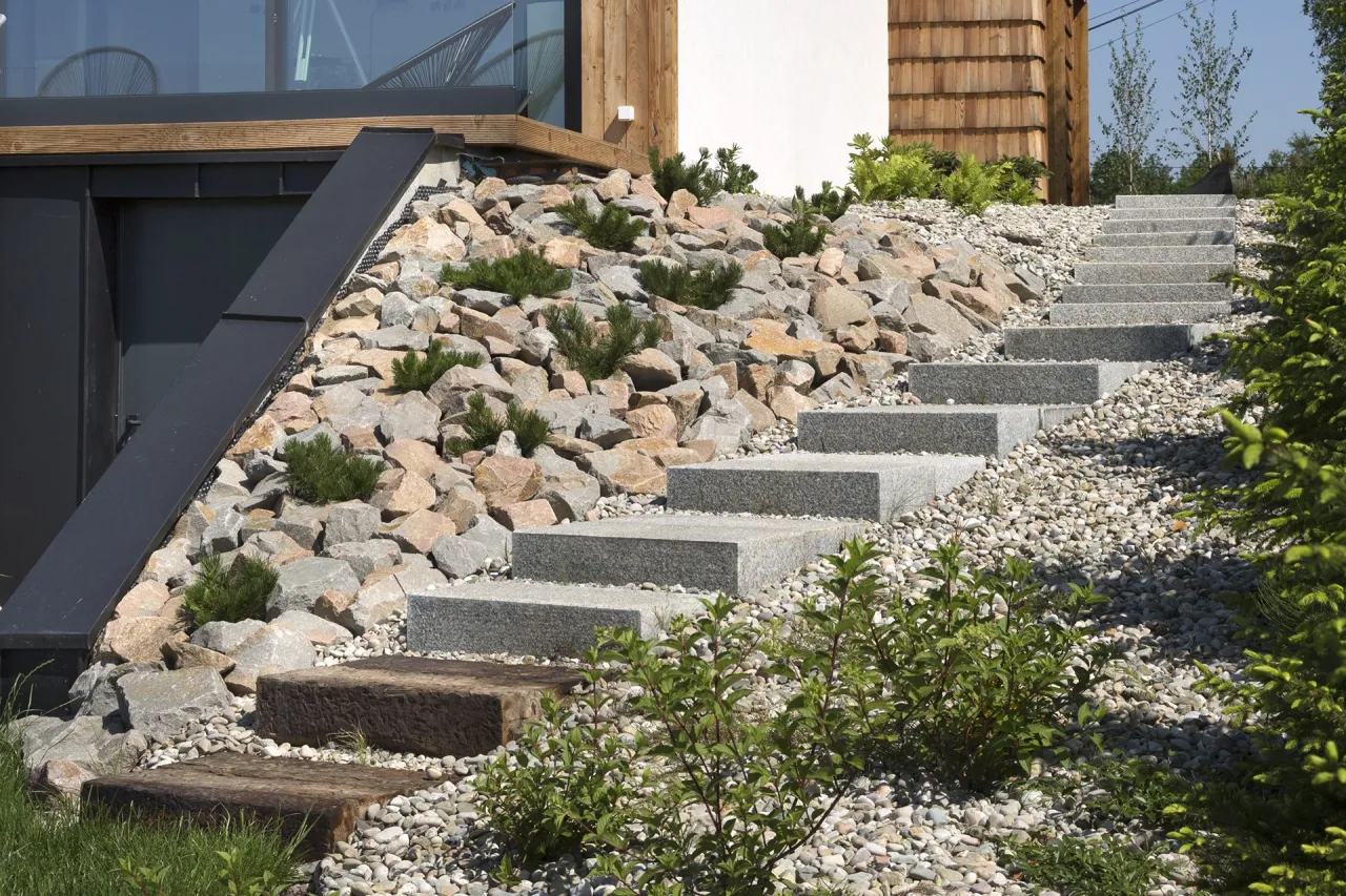 Jak zbudować schody w ogrodzie - uniknij najczęstszych błędów