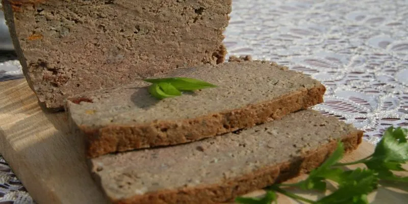 Czy do pasztetu dodajemy jajka? Oto, co musisz wiedzieć o składnikach