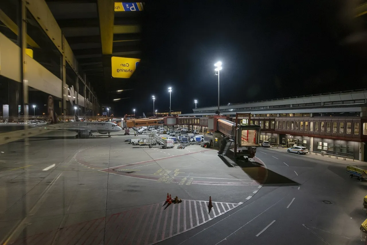 Jak dojechać na lotnisko Berlin Tegel - uniknij stresu w podróży