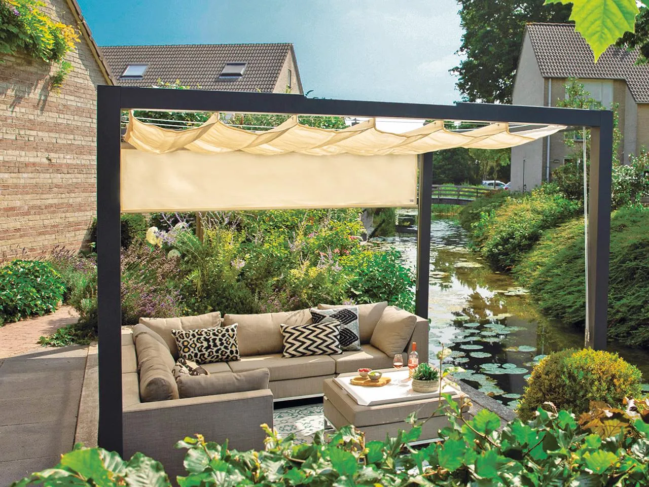 Jak zrobić osłonę tarasu, aby uniknąć nieprzyjemnych spojrzeń i wiatru