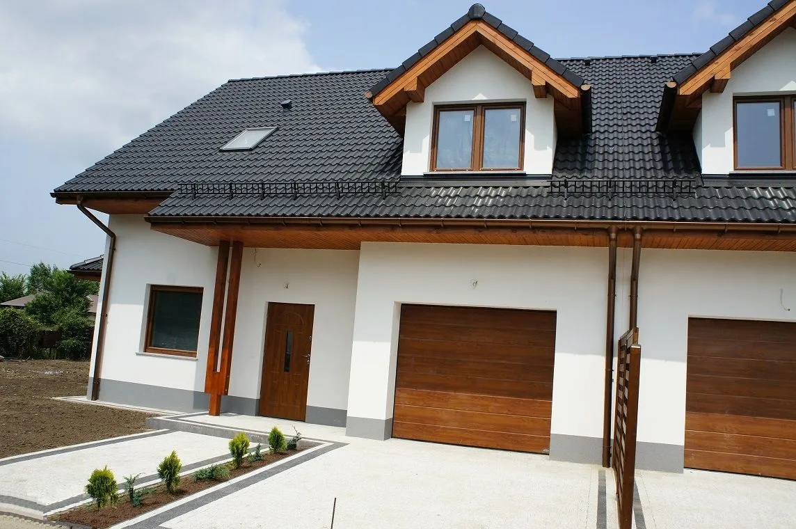 Jakie elewacje najlepiej pasują do dachu i okien antracytowych?