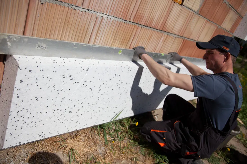 Do jakiej temperatury można kleić styropian? Wpływ ekstremalnych warunków