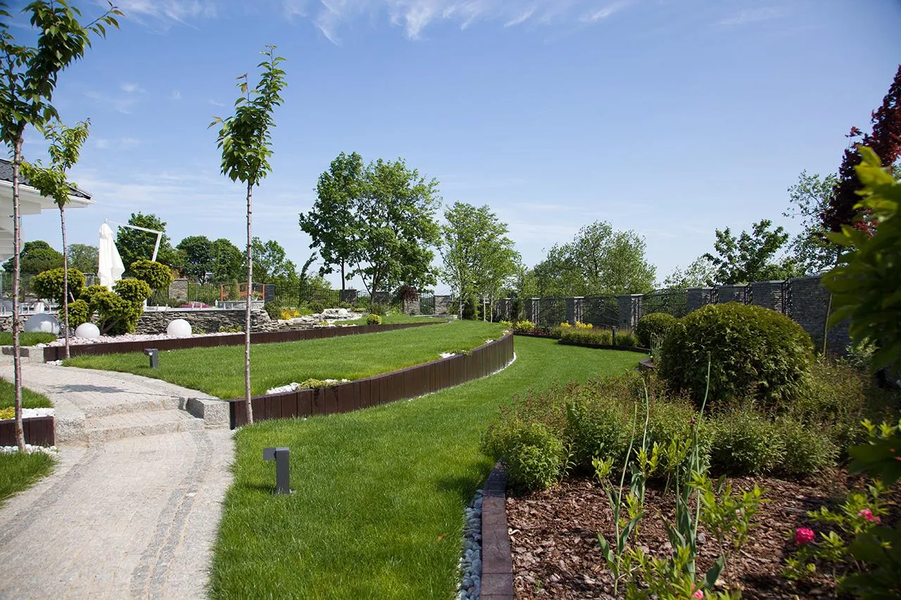 Ile bierze geodeta za wyznaczenie działki? Ceny, które zaskakują