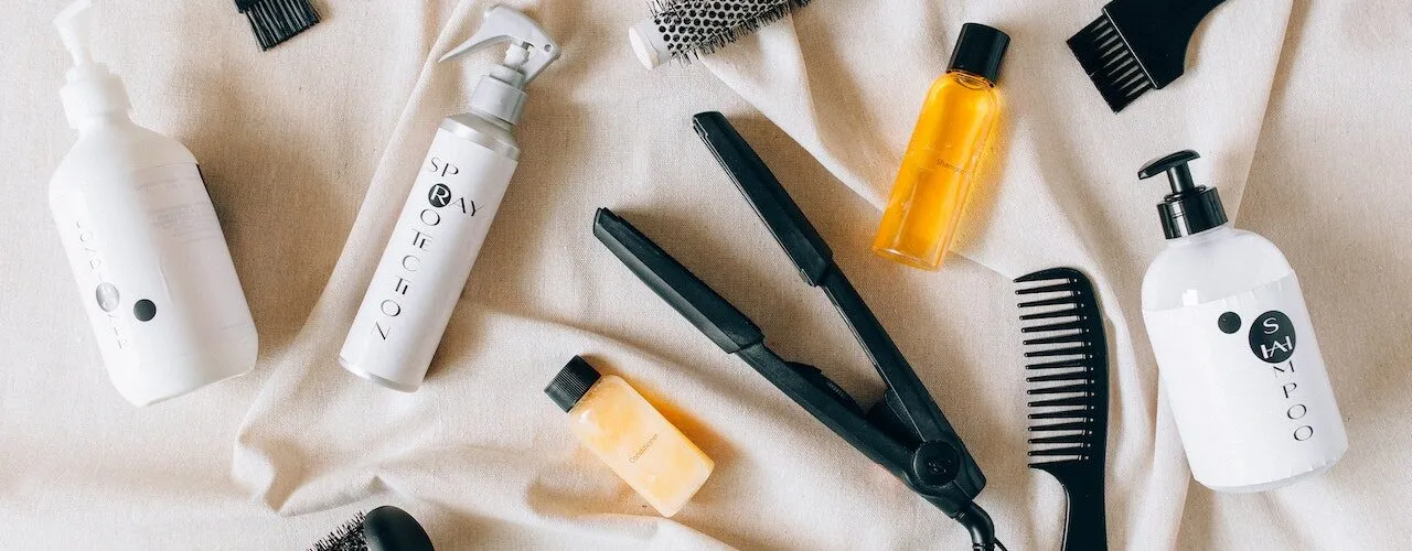 Czy prostownica niszczy włosy? Oto, jak uniknąć uszkodzeń