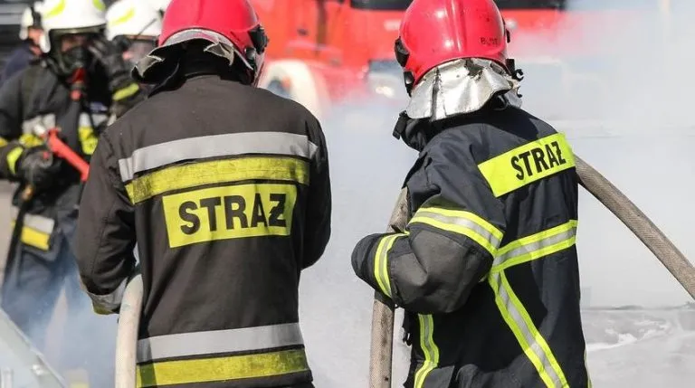Kto płaci za akcję straży pożarnej? Odkryj źródła finansowania