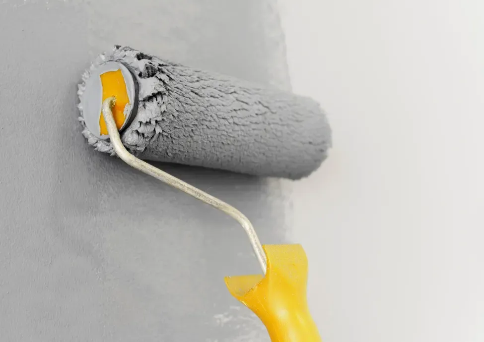 Jaką farbą pomalować styropian, aby uniknąć uszkodzeń materiału?