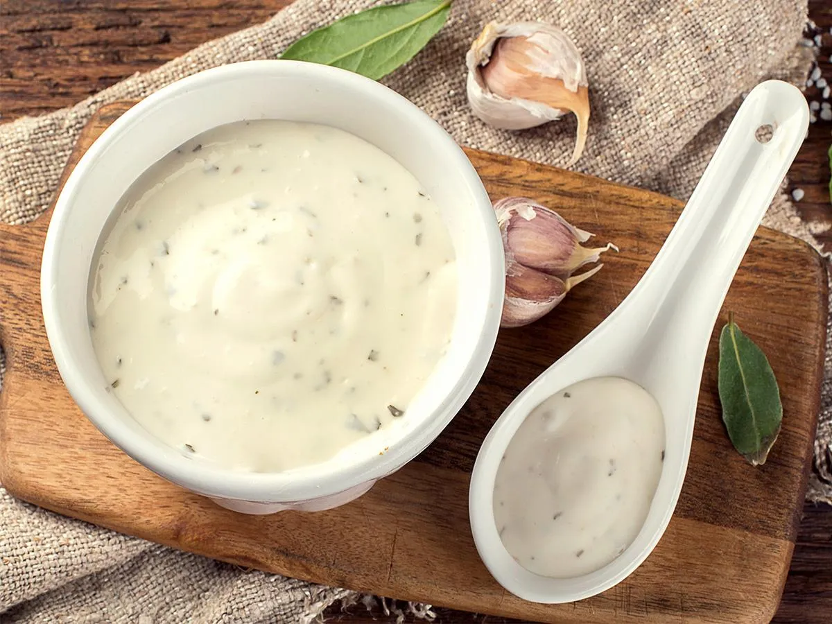 Jak zrobić dietetyczny sos do mięsa: 5 prostych przepisów