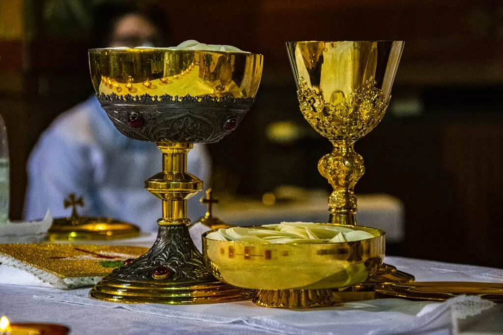 Msza sobotnia jako niedzielna: od której godziny można uczestniczyć?