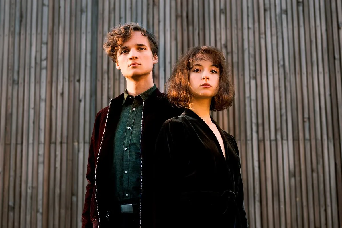 Kto śpiewa Kwiat Jabłoni i co sprawia, że ich muzyka jest wyjątkowa