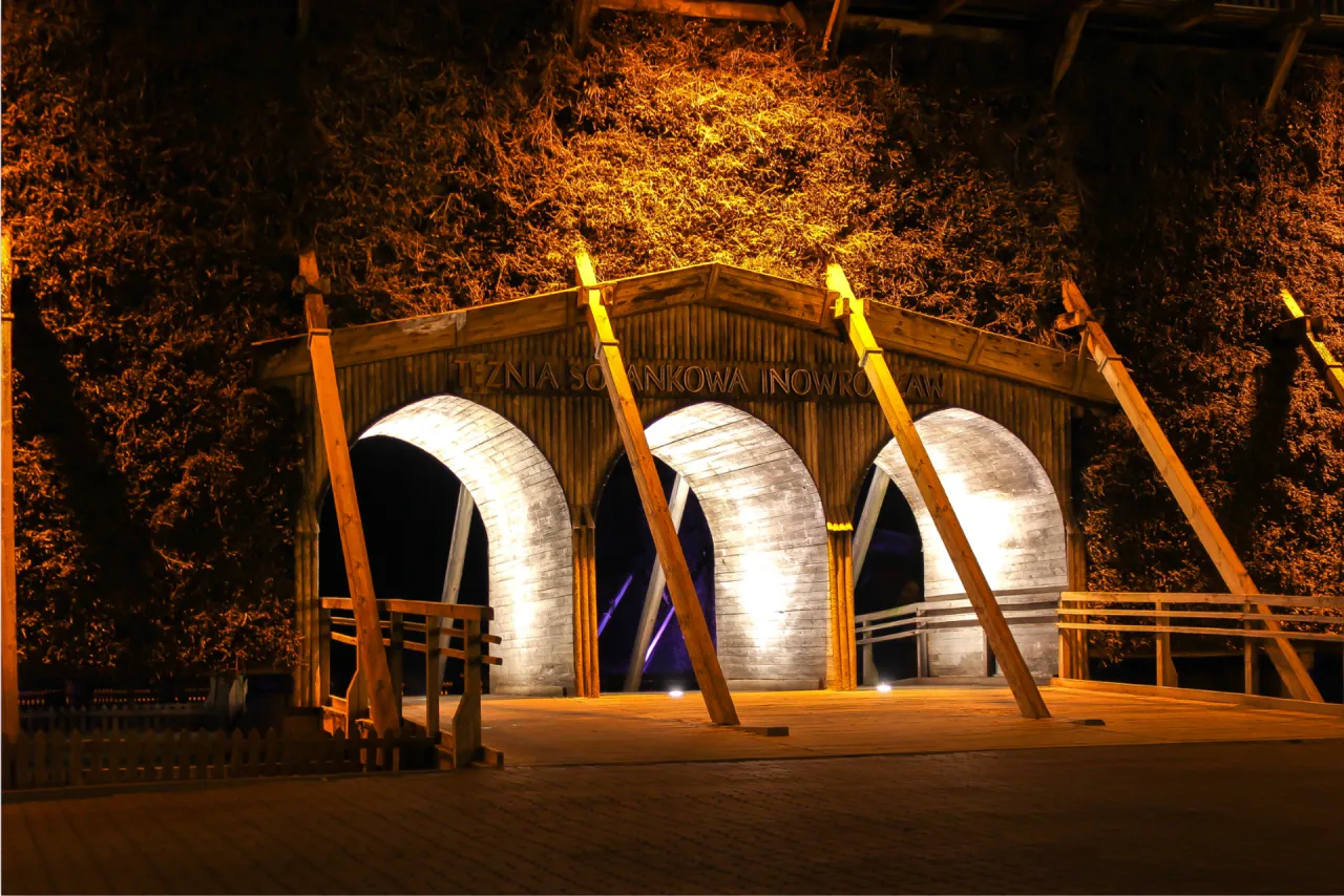 Jak dojechać z dworca PKP Inowrocław do sanatorium Kujawiak bez stresu