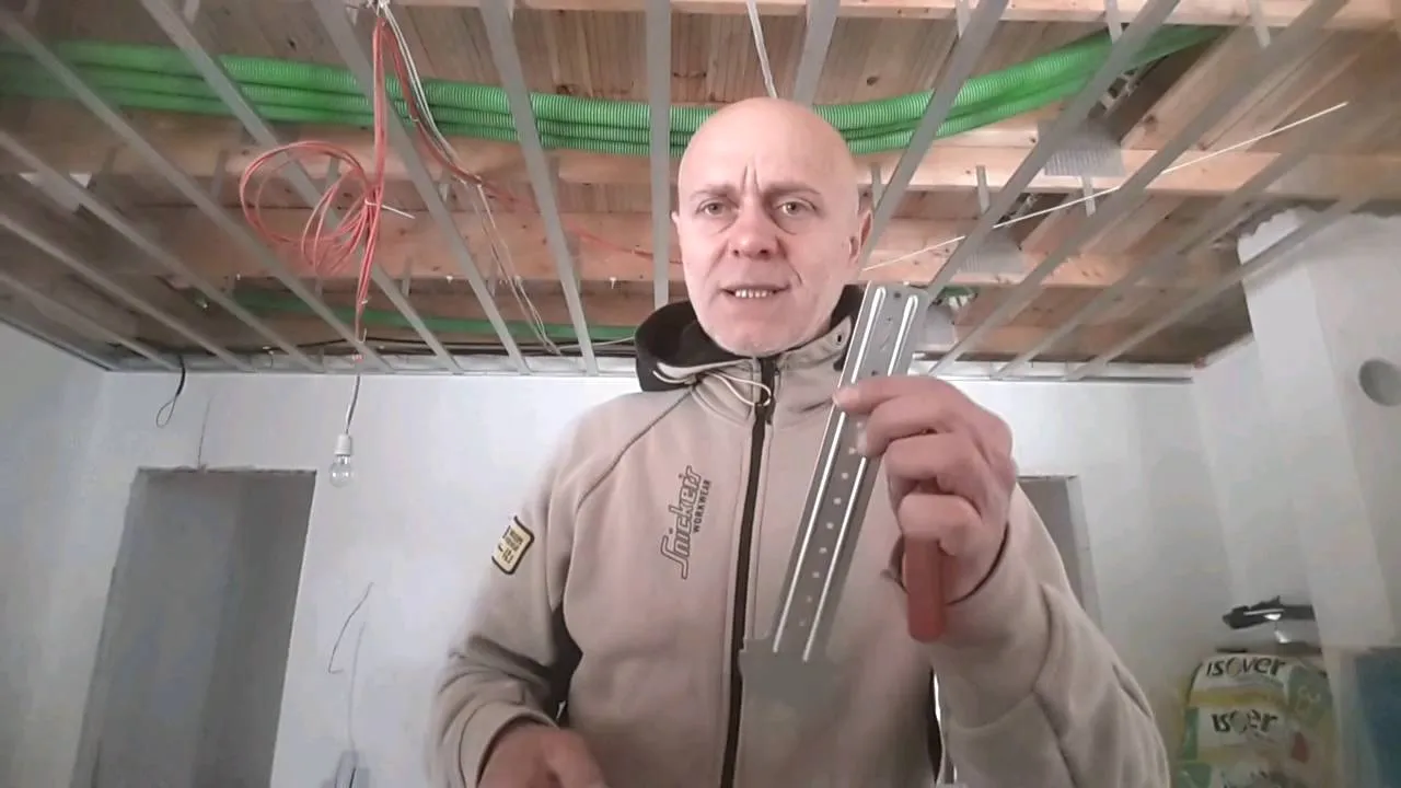 Jakie wkręty do wieszaków obrotowych zapewnią trwałe mocowanie?