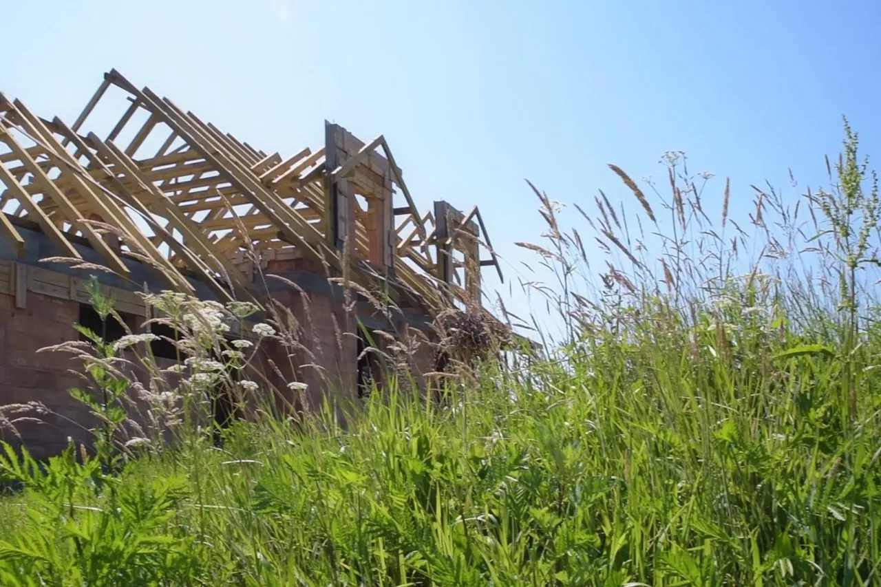 Ile kosztuje przekształcenie działki rolnej na budowlaną 10 arów? Sprawdź koszty!