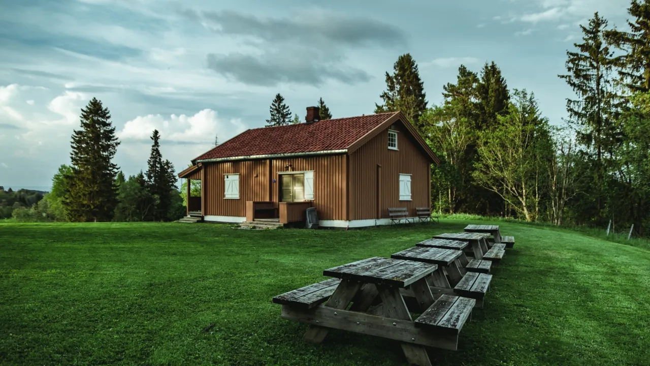 Domy drewniane - zalety i wady, które musisz poznać przed budową