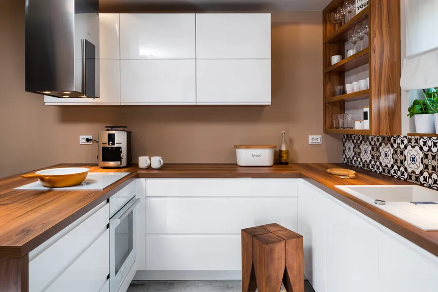 Jakie szafki do małej kuchni? 7 sprytnych rozwiązań na oszczędność miejsca Jakie szafki do małej kuchni? 7 sprytnych rozwiązań na oszczędność miejsca