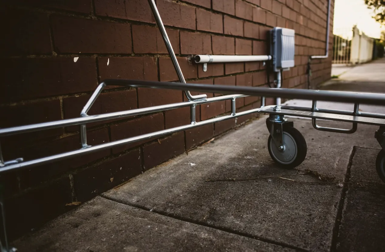 Jak dobrać koło do wózka transportowego, żeby sprzęt służył latami? Praktyczny przewodnik bez marketingowej ściemy