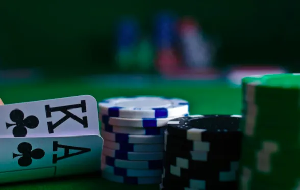 Bony bez depozytu: Kto jest mądrzejszy - ty czy kasyno online?