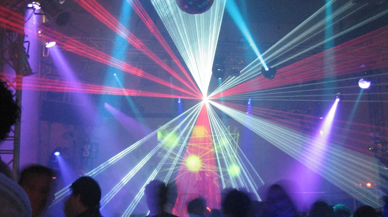 Czy impreza w piątek to grzech? Odkryj zasady Kościoła i wyjątki