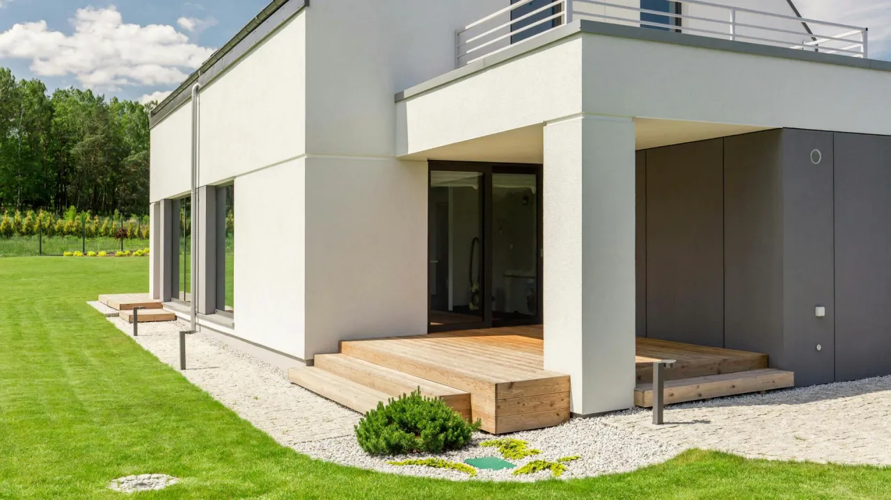 Jaki tynk wybrać na elewację domu, aby uniknąć kosztownych błędów?