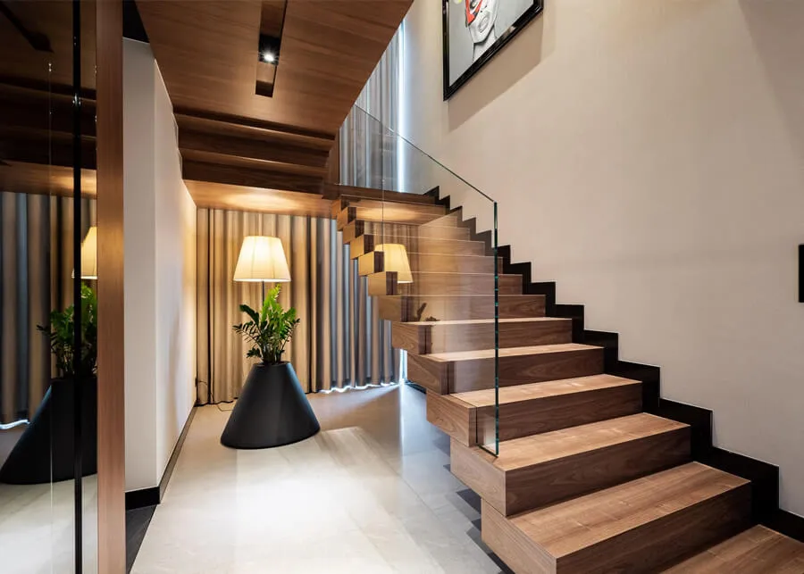 Schody lane czy drewniane - które wybrać, by uniknąć problemów?