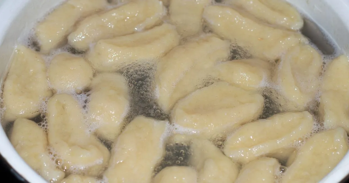 Jak prawidłowo przygotować kopytka aby nie sklejały się po ugotowaniu: 8 porad