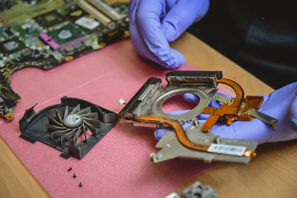 Ile kosztuje czyszczenie komputera z kurzu? Sprawdź ceny i usługi